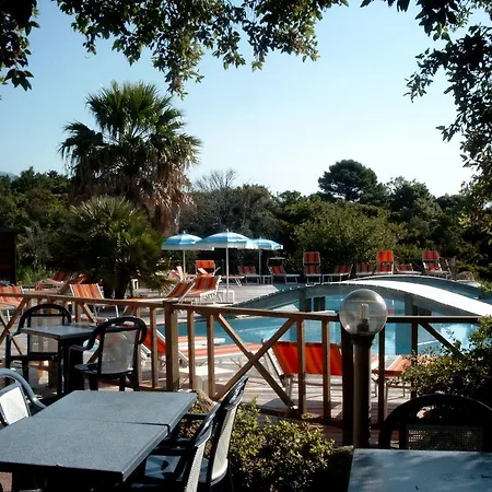 منتجع Club U Libecciu بيانوتولي-كالداريلو